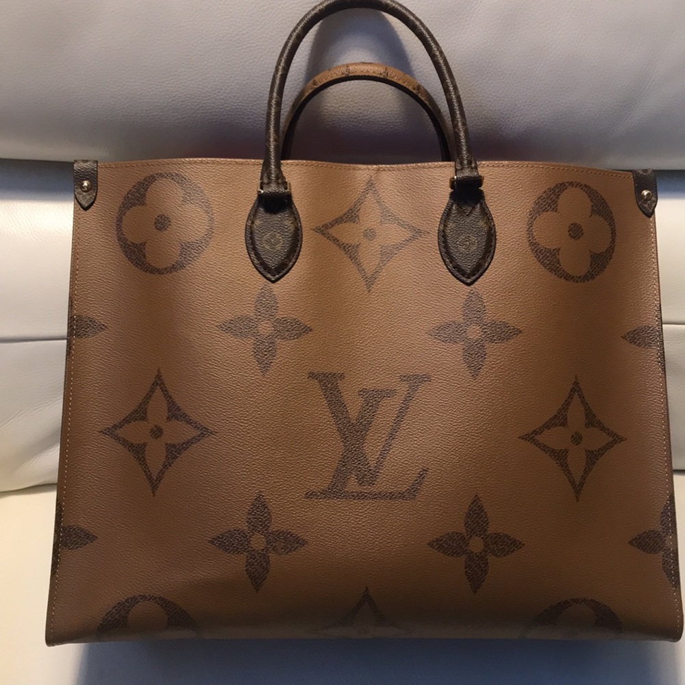 SOLD! Gorgeous Authentic Louis Vuitton Big Reverse Bag / Tote ๐. Like New. - Picture 6 of 16